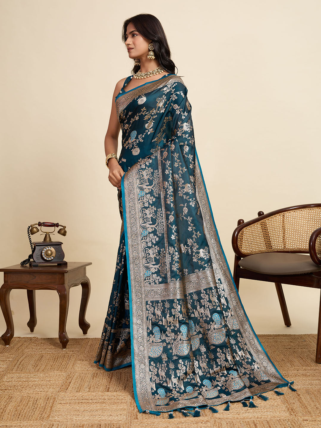 Urban Pallu Woven Design Silk Blend Party Saree