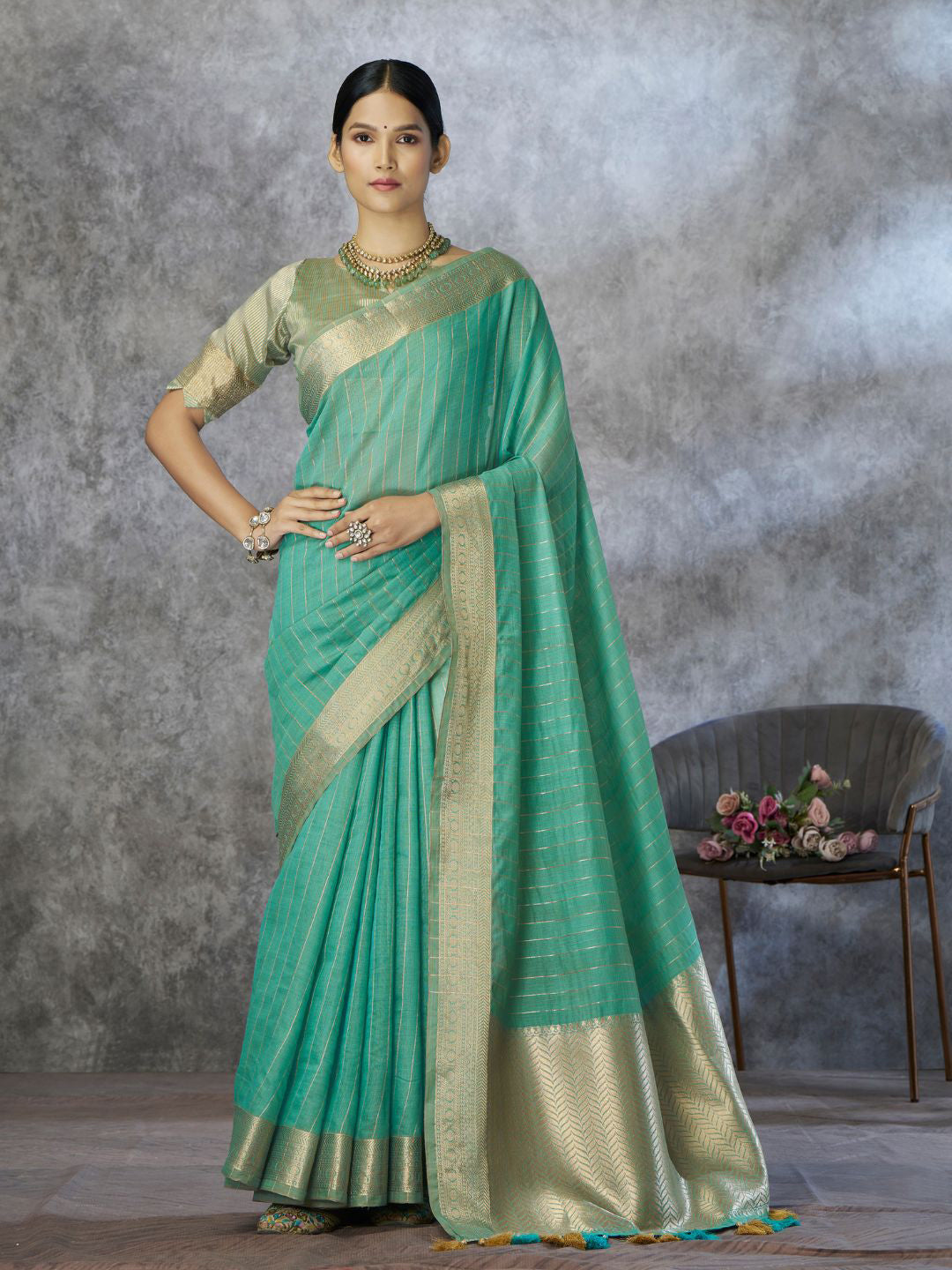 Urban Pallu Solid Cotton Blend Daily Saree