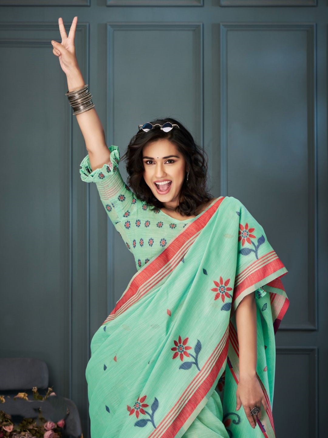 Urban Pallu Solid Cotton Blend Daily Saree