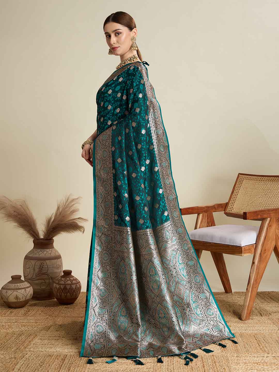 Urban Pallu Woven Design Silk Blend Party Saree