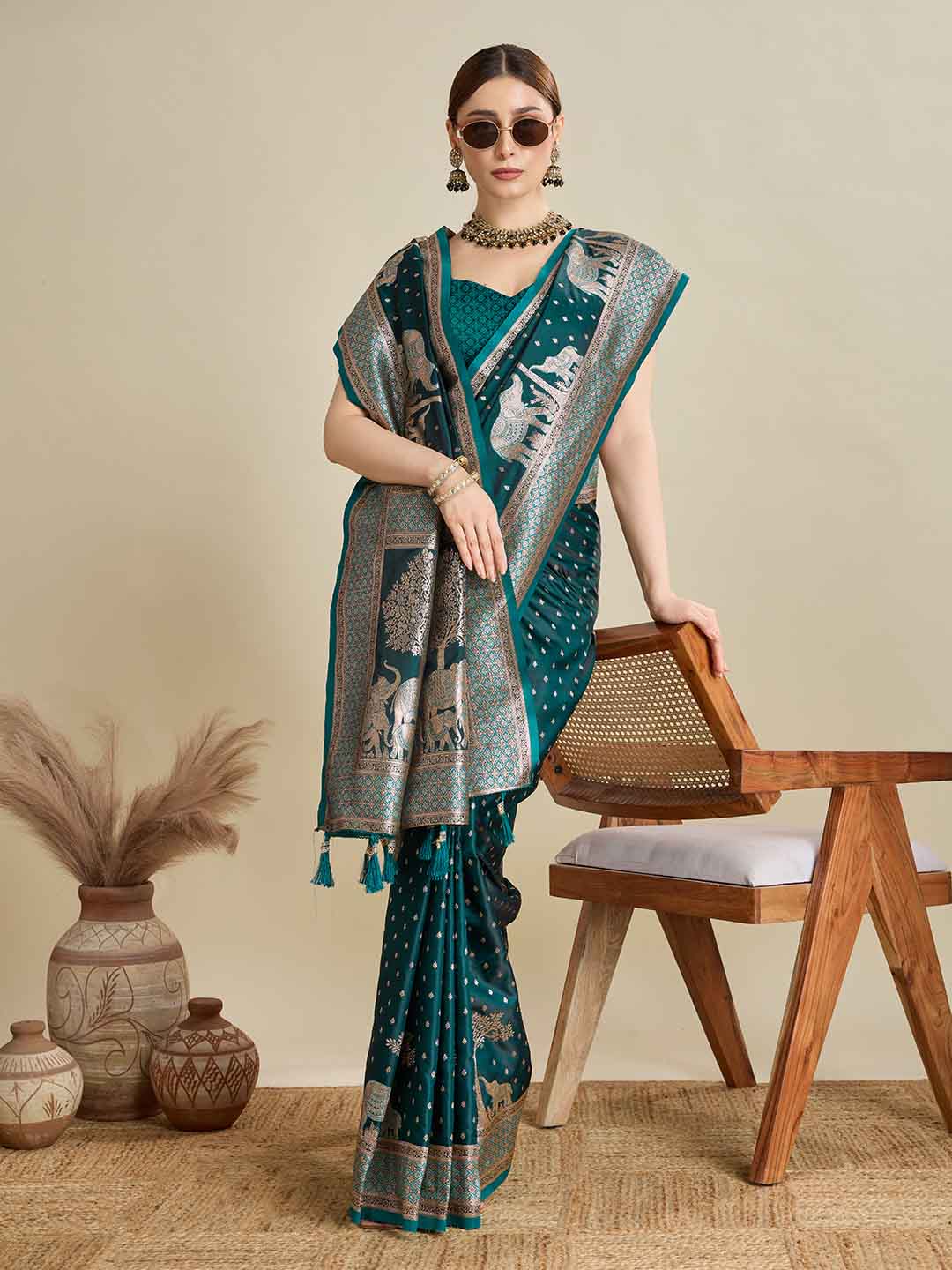 Urban Pallu Woven Design Silk Blend Party Saree