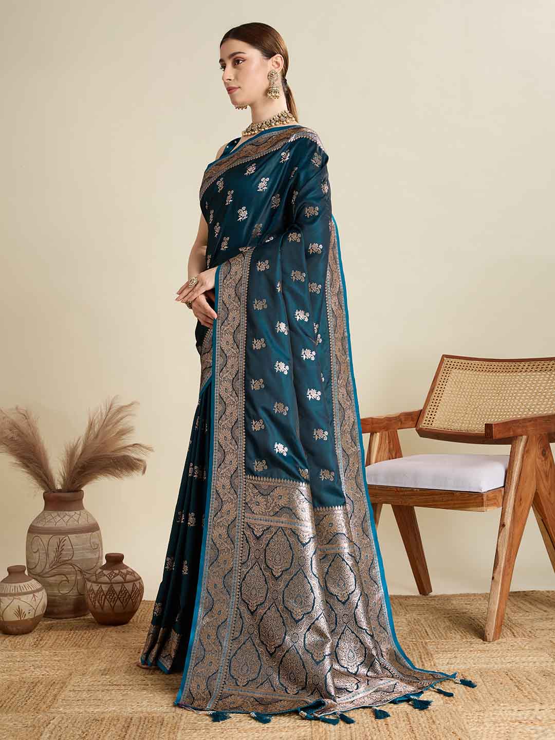 Urban Pallu Woven Design Silk Blend Party Saree