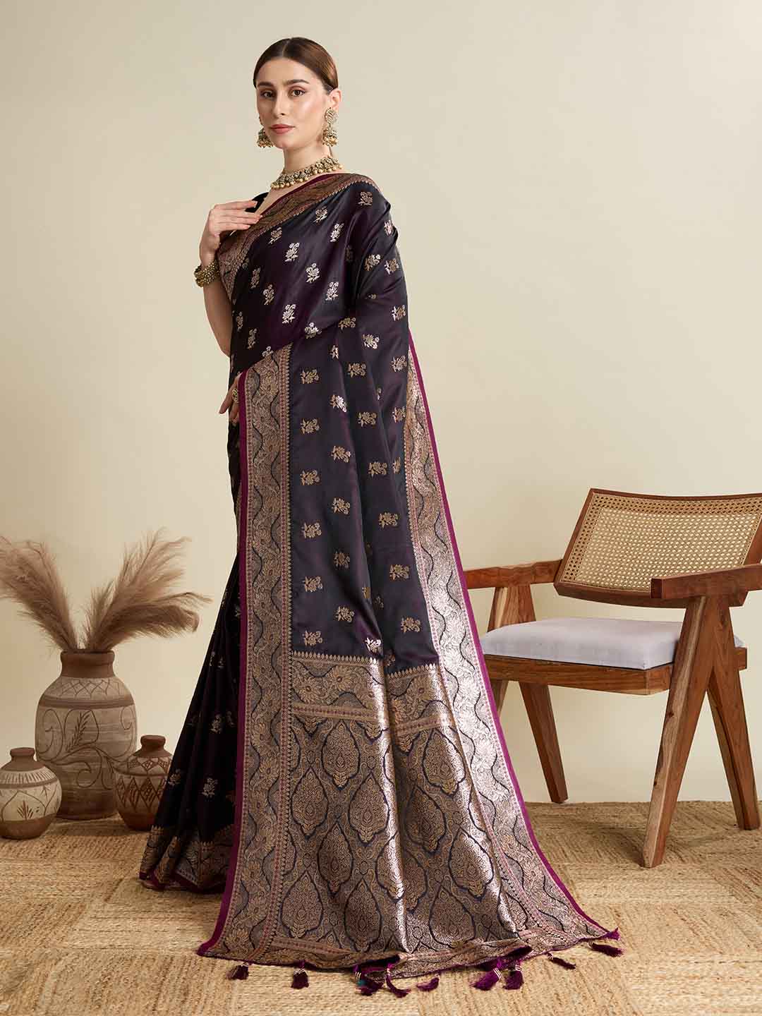 Urban Pallu Woven Design Silk Blend Party Saree