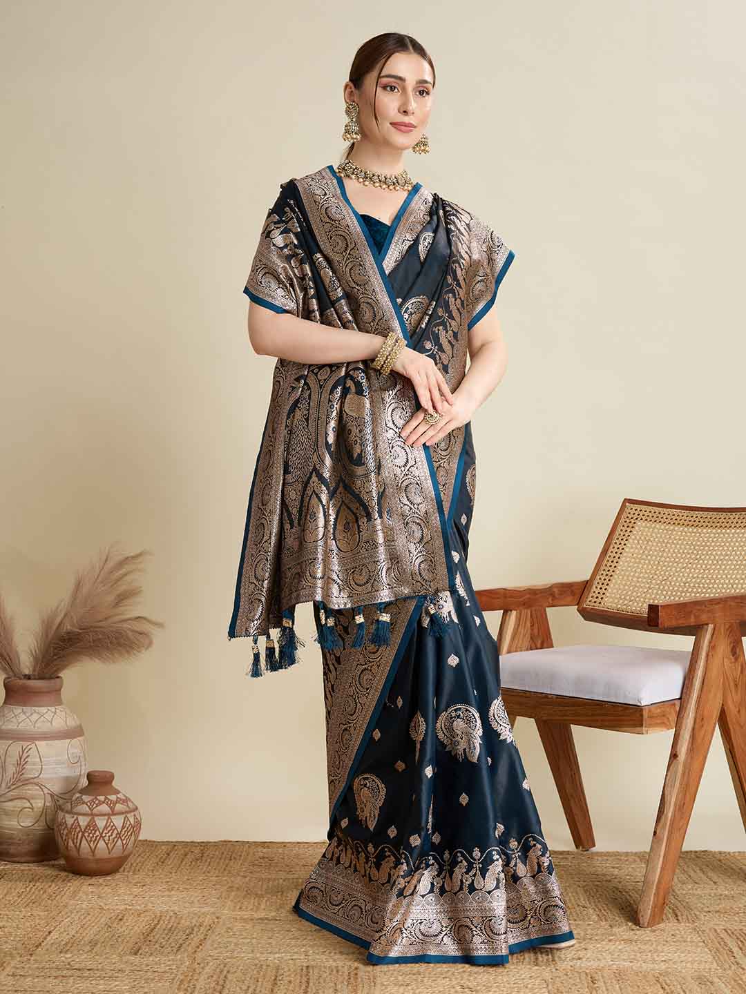 Urban Pallu Woven Design Silk Blend Party Saree
