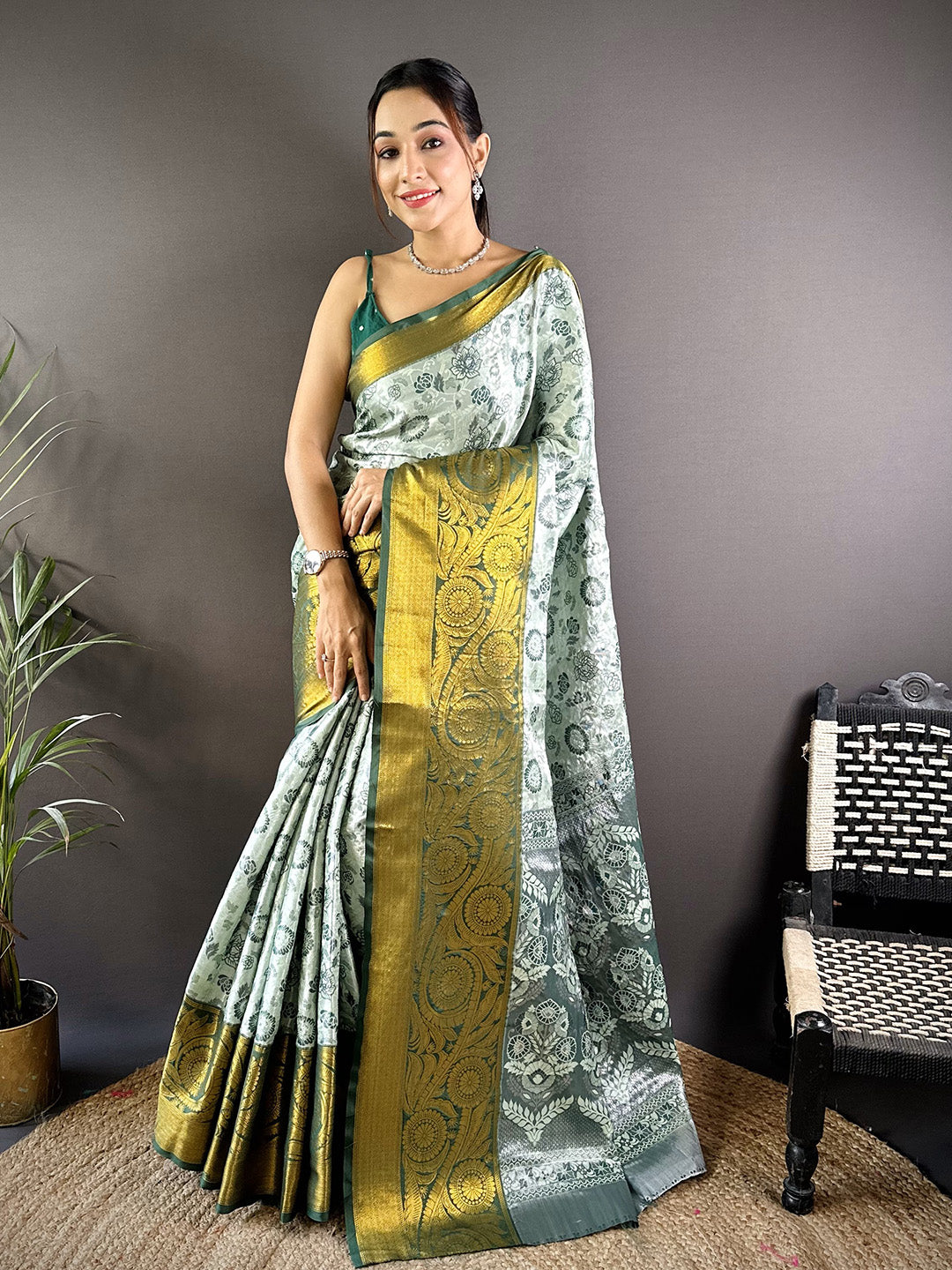 Urban Pallu Woven Design Silk Blend Traditional Saree