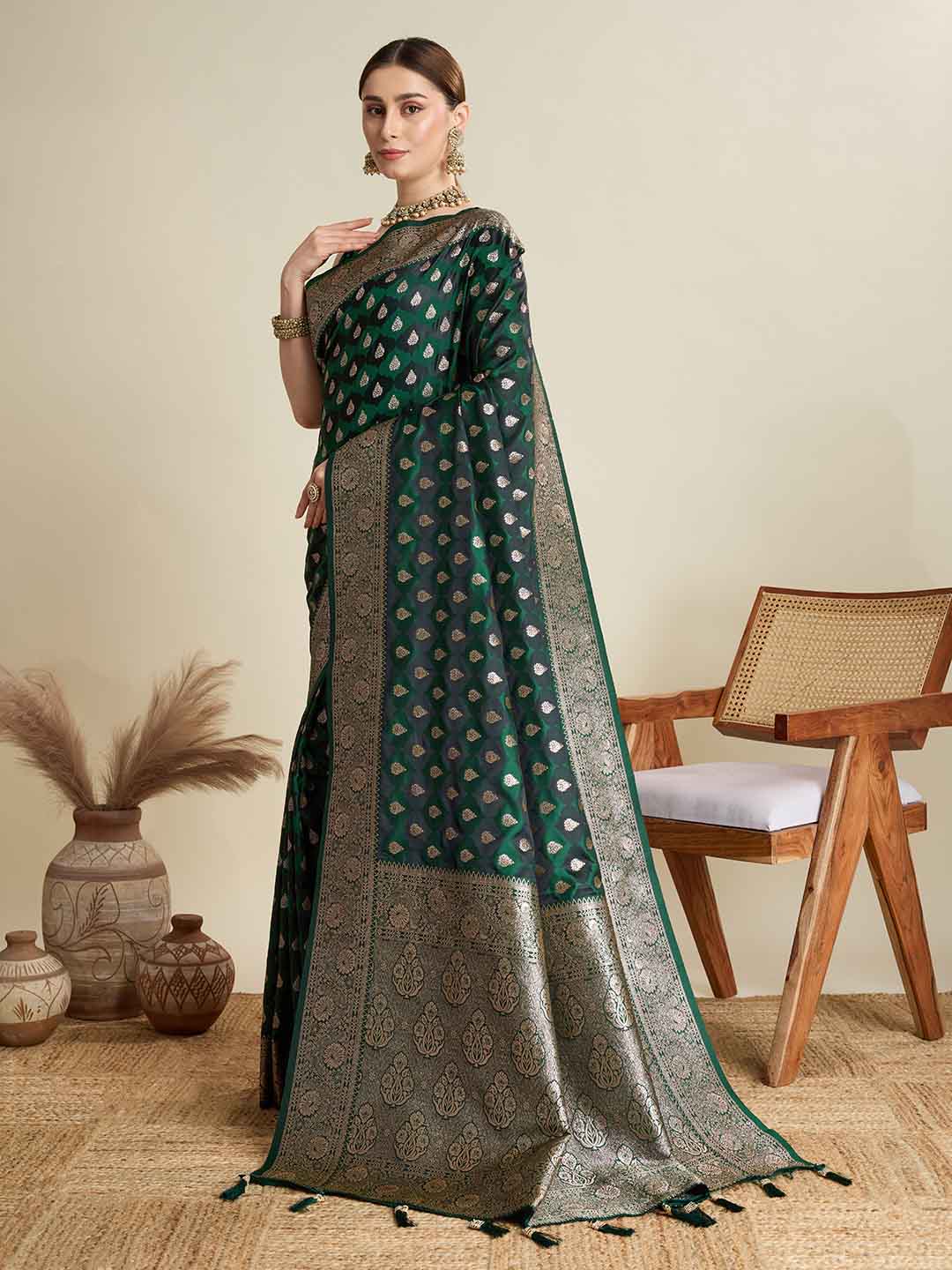 Urban Pallu Woven Design Silk Blend Party Saree