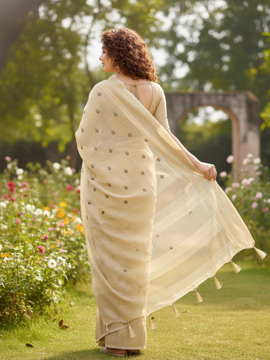 Urban Pallu Floral Sequinned Silk Blend Fusion Saree