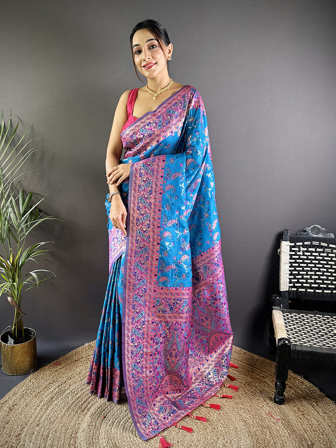 Urban Pallu Woven Design Silk Blend Traditional Saree