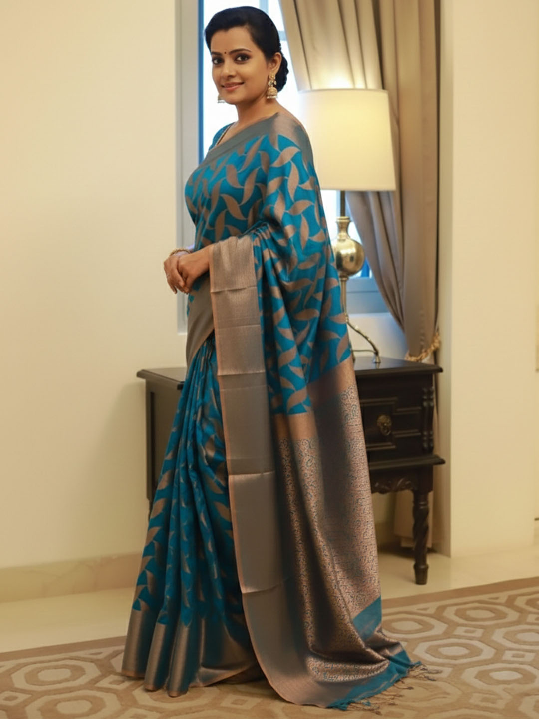 Urban Pallu Woven Design Silk Blend Traditional Saree
