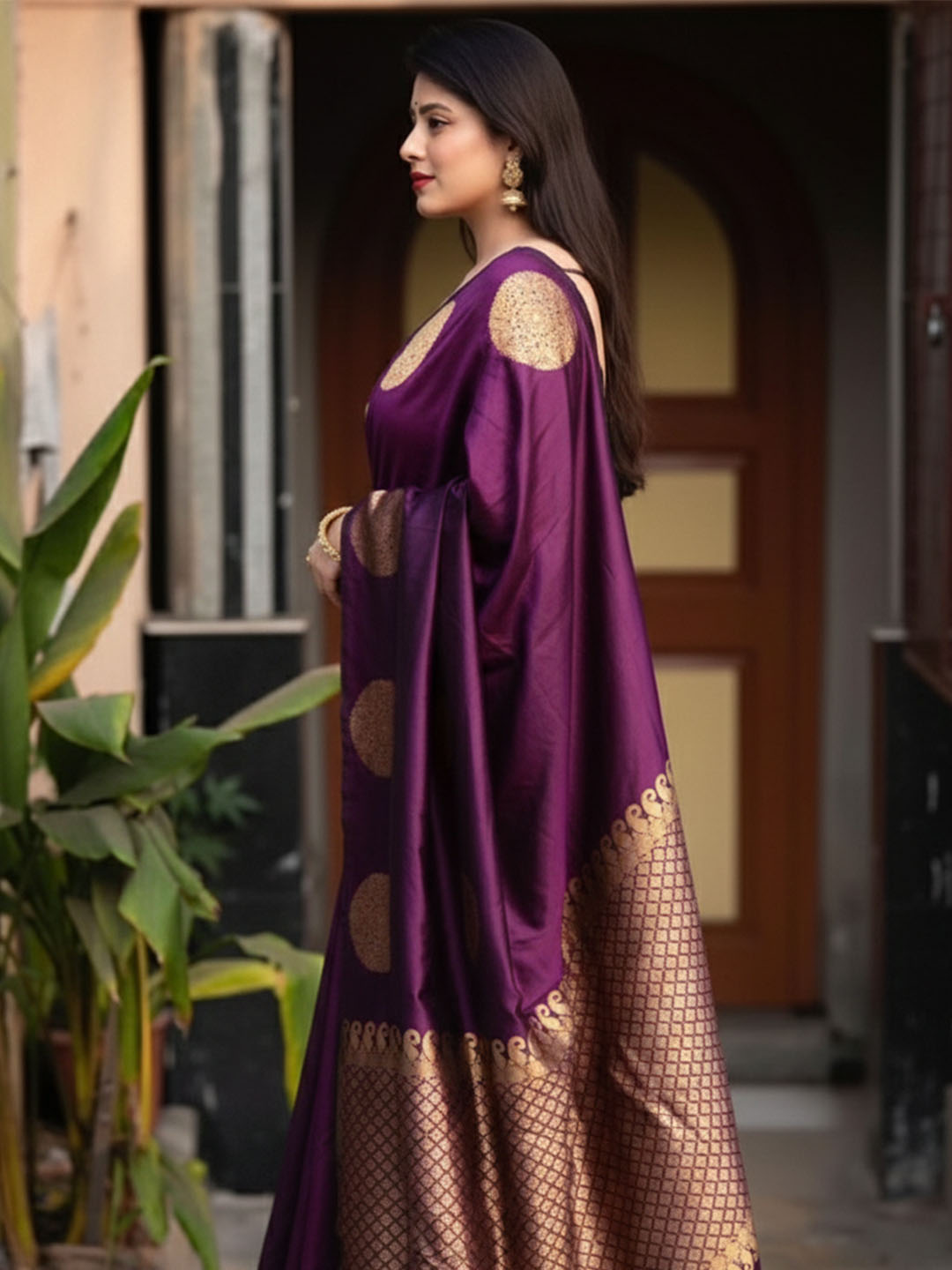 Urban Pallu Woven Design Silk Blend Work Saree