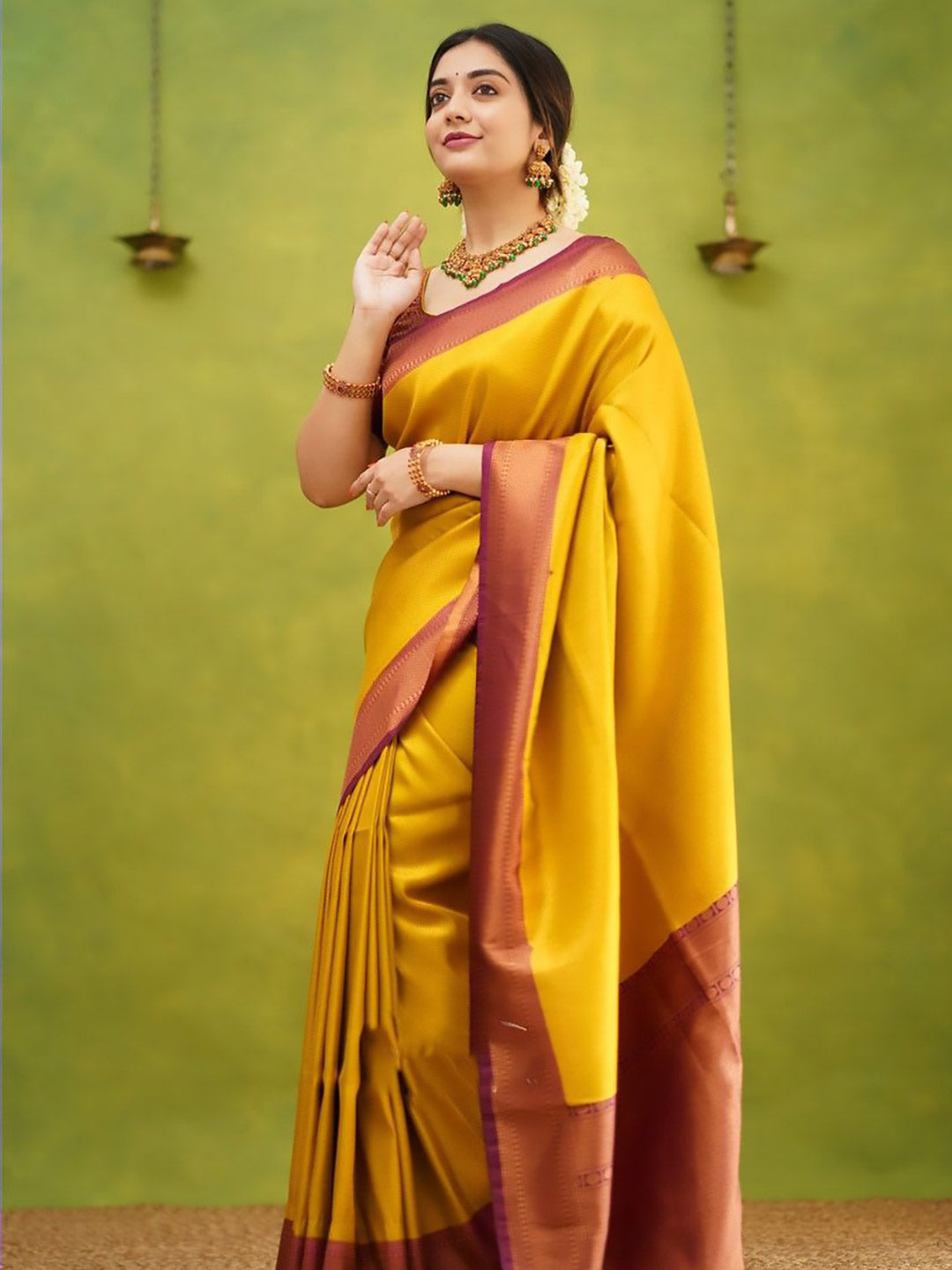 Urban Pallu Woven Design Silk Blend Traditional Saree