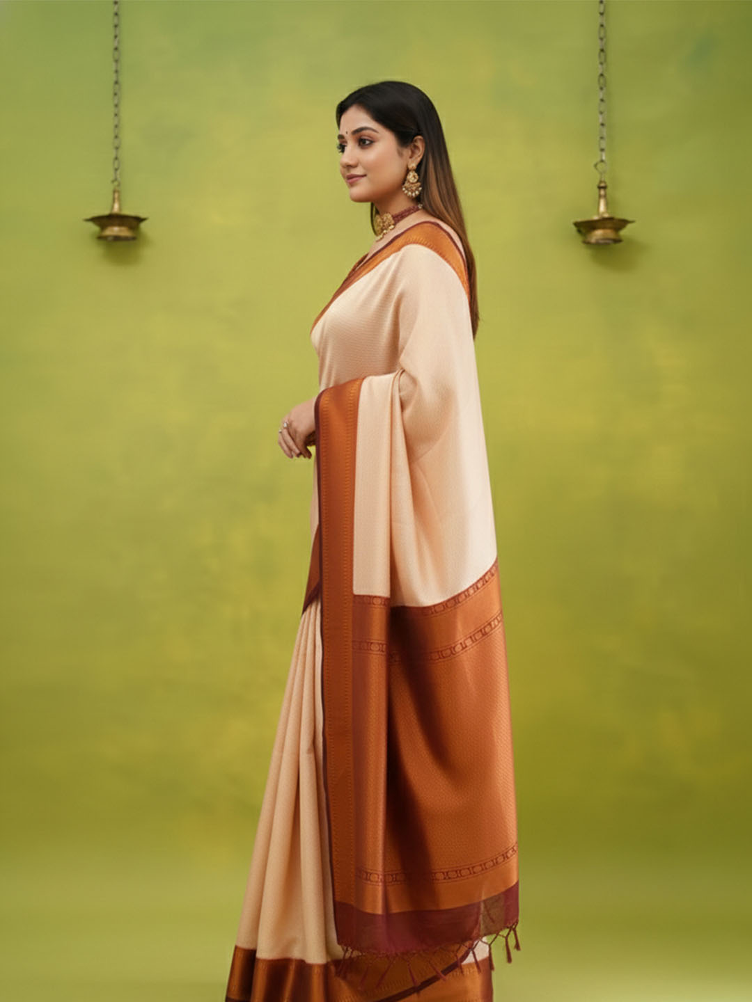 Urban Pallu Woven Design Silk Blend Traditional Saree