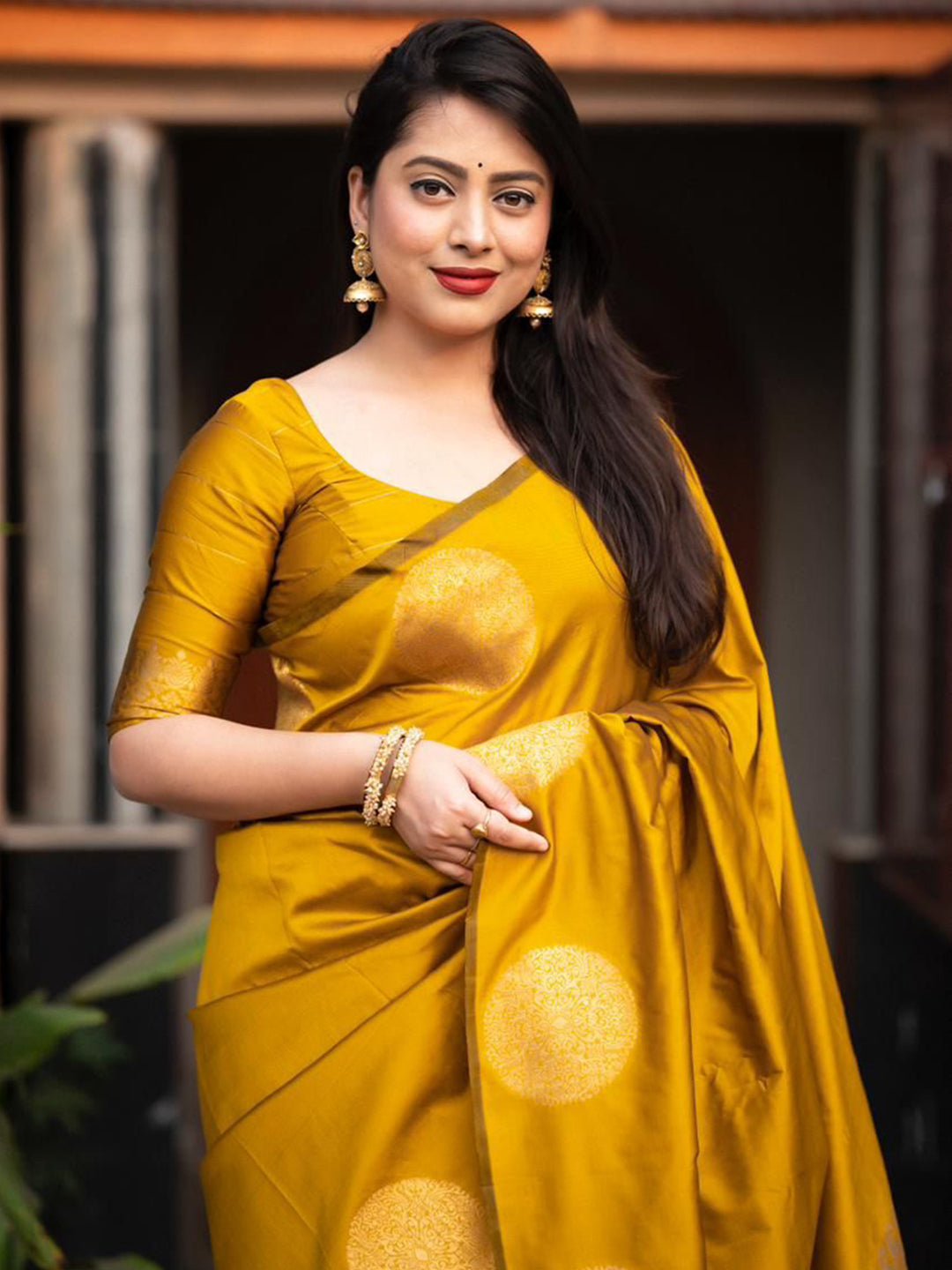 Urban Pallu Woven Design Silk Blend Work Saree