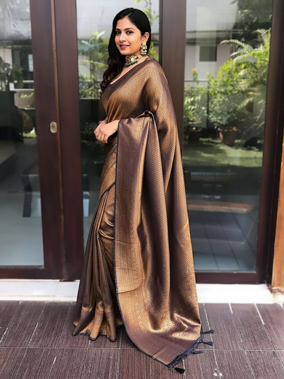 Urban Pallu Woven Design Silk Blend Traditional Saree