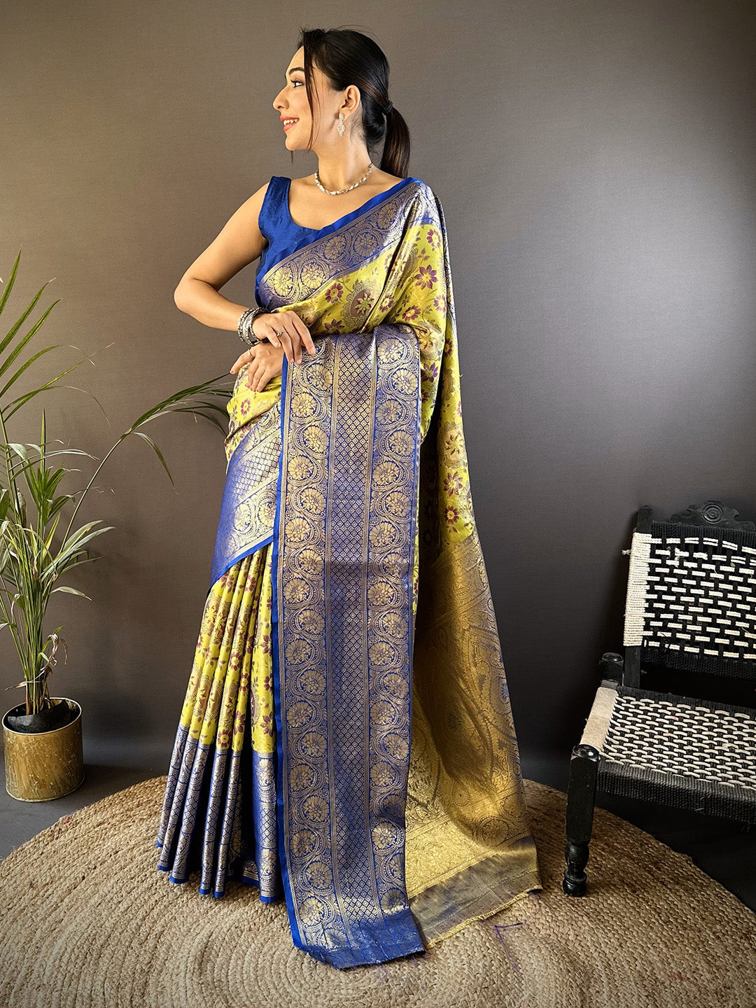 Urban Pallu Woven Design Silk Blend Traditional Saree