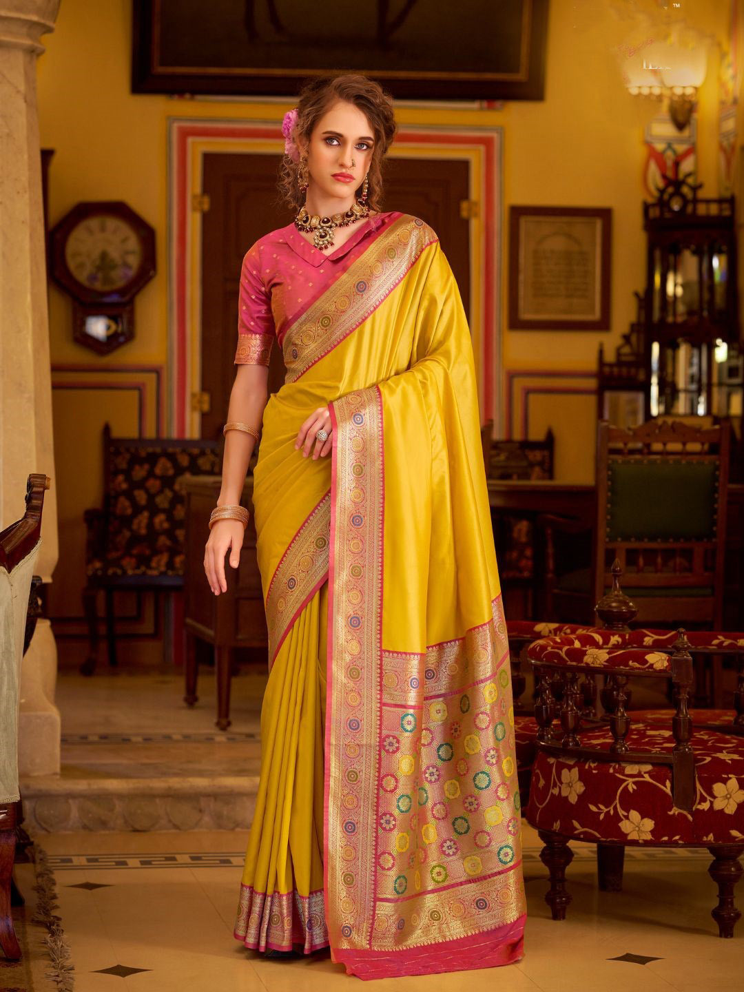 Urban Pallu Woven Design Silk Blend Daily Saree
