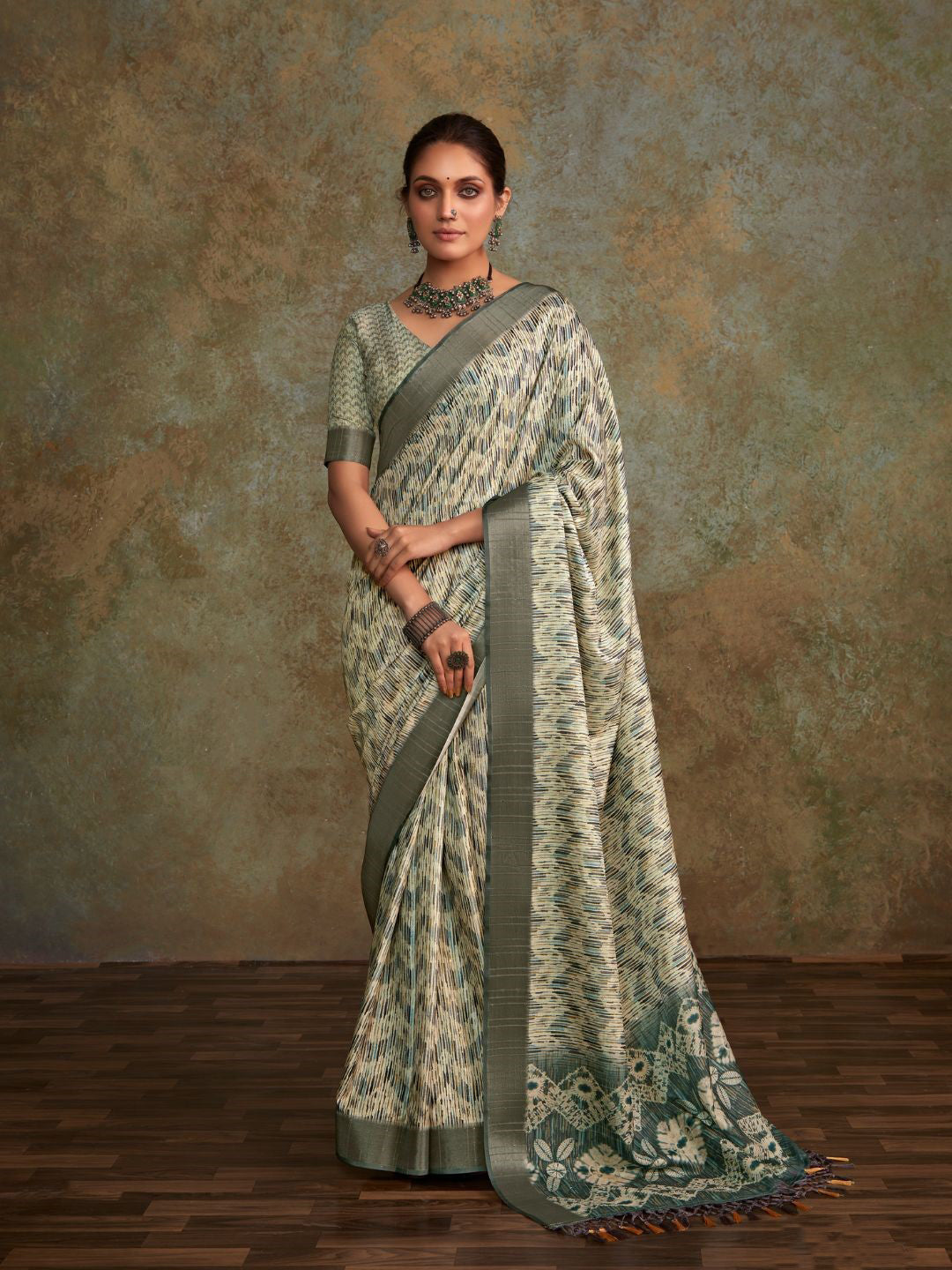 Urban Pallu Printed Silk Blend Daily Saree