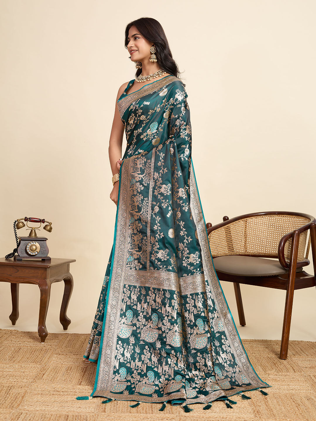 Urban Pallu Woven Design Silk Blend Party Saree