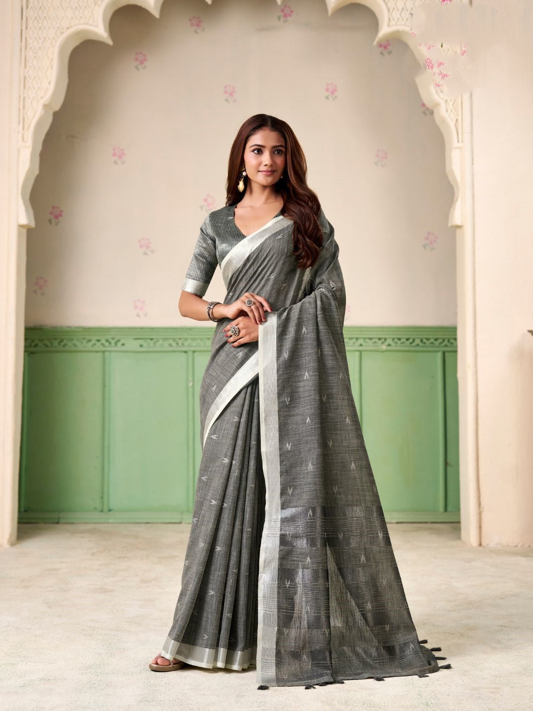 Urban Pallu Woven Design Silk Blend Traditional Saree