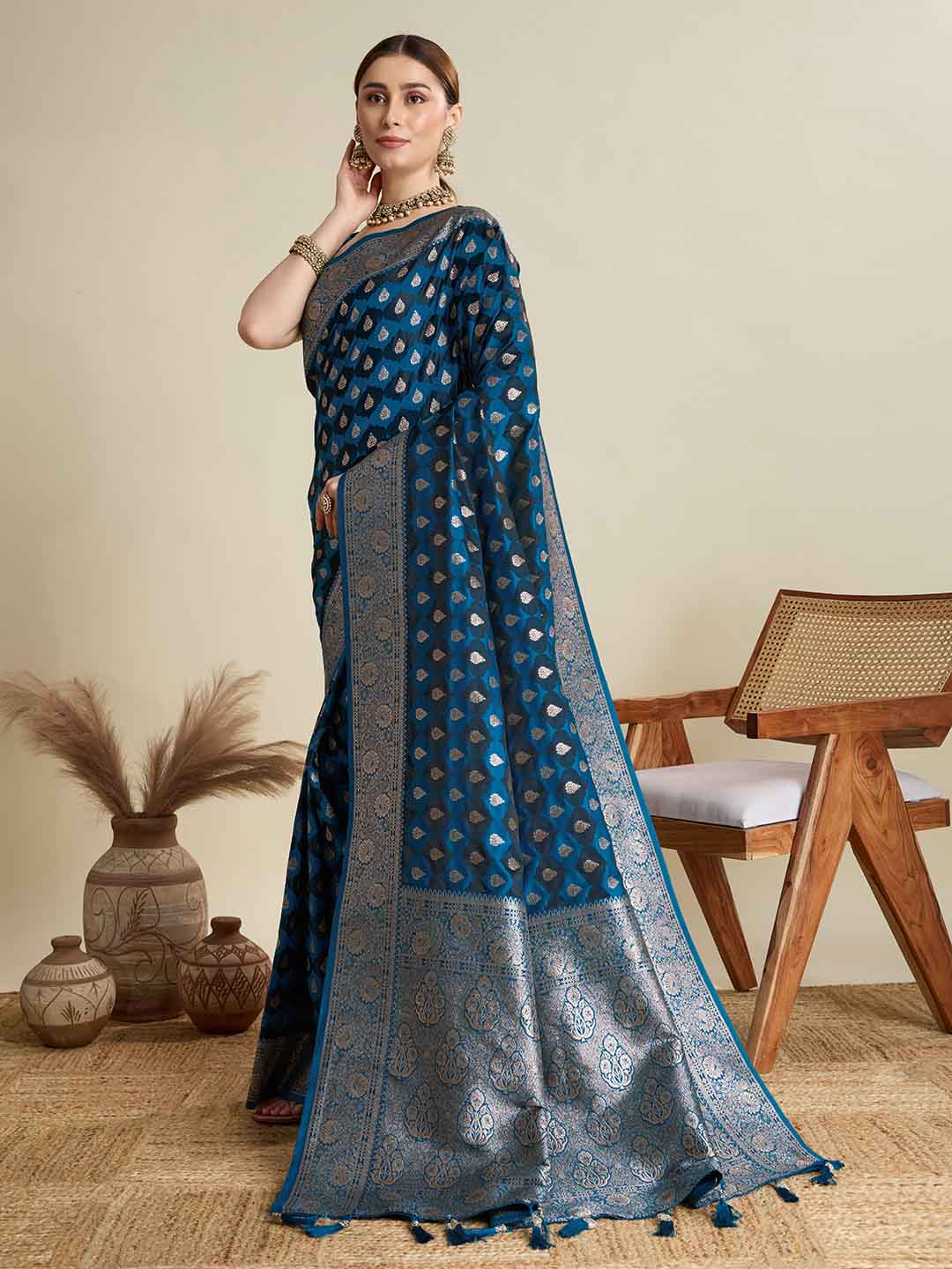 Urban Pallu Woven Design Silk Blend Party Saree