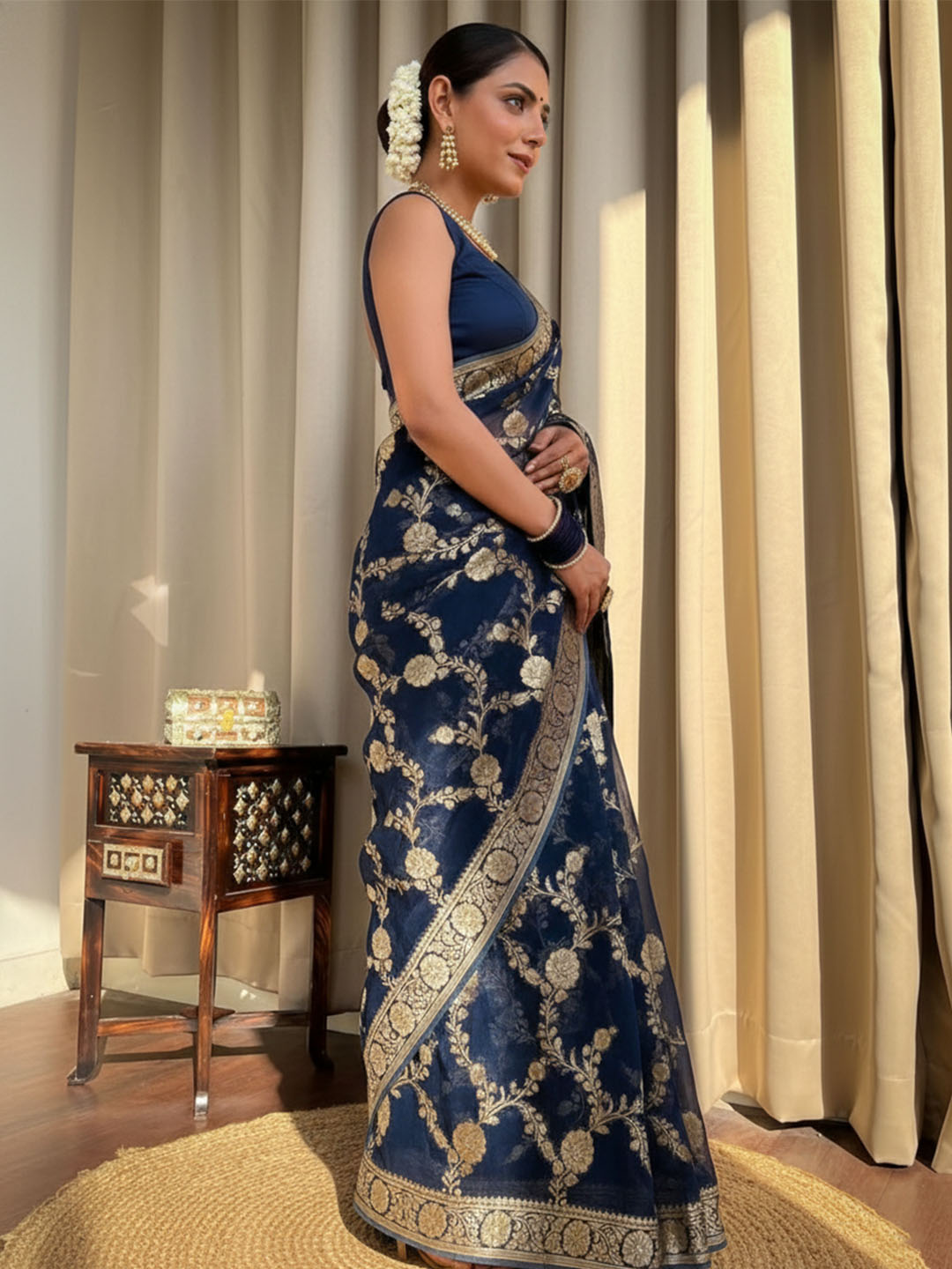Urban Pallu Woven Design Silk Blend Traditional Saree