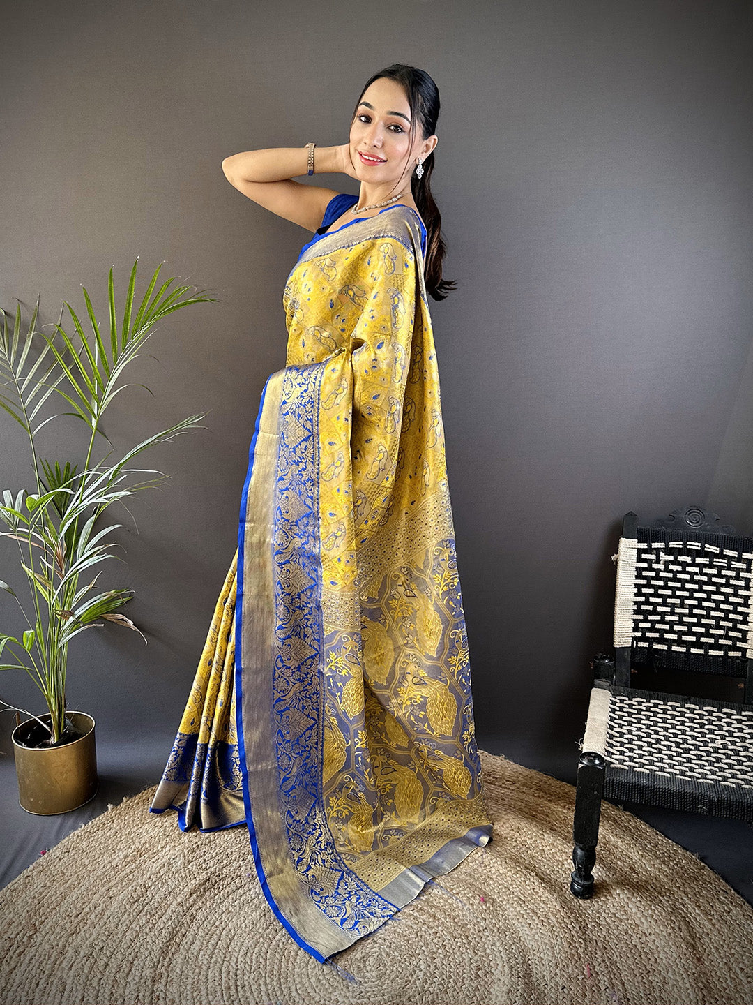 Urban Pallu Woven Design Silk Blend Traditional Saree