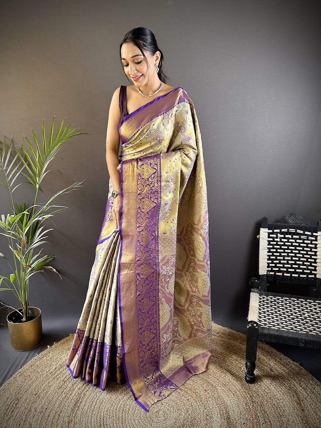 Urban Pallu Woven Design Silk Blend Traditional Saree