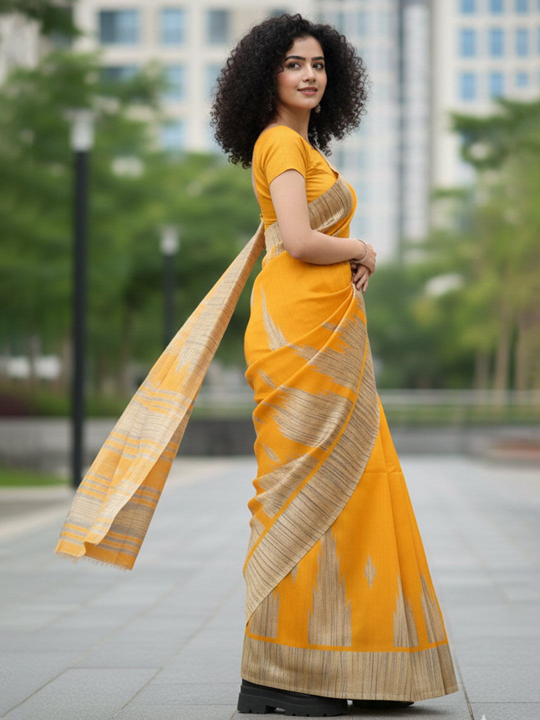 Urban Pallu Solid Silk Blend Festive Saree