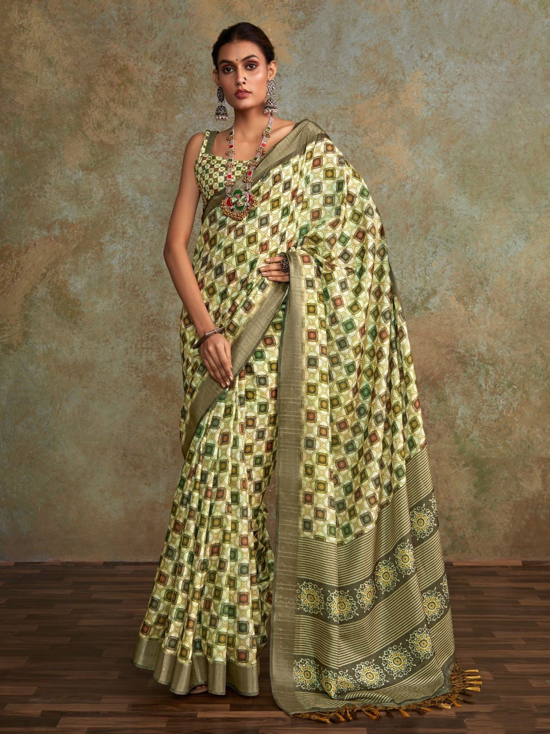 Urban Pallu Printed Silk Blend Daily Saree