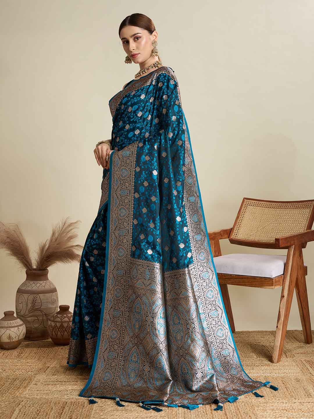 Urban Pallu Woven Design Silk Blend Party Saree