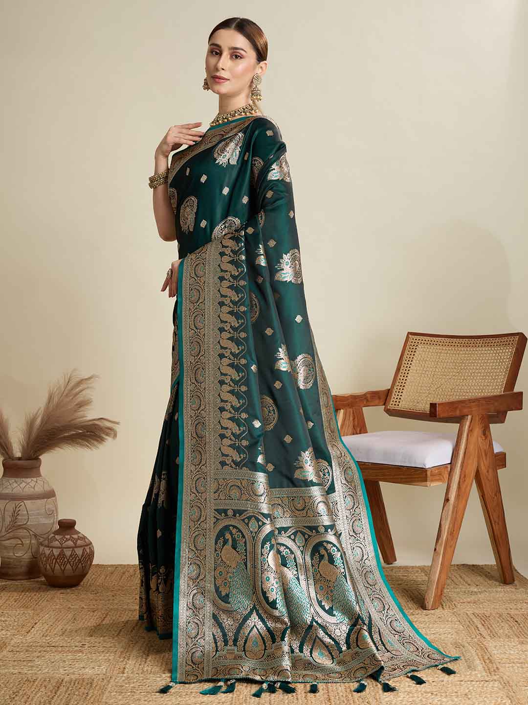 Urban Pallu Woven Design Silk Blend Party Saree