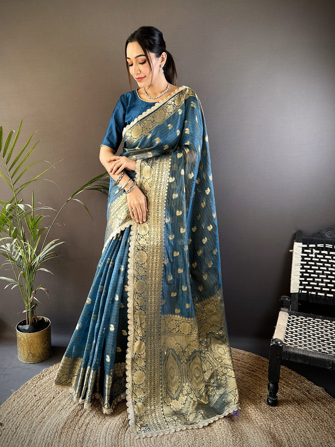 Urban Pallu Woven Design Silk Blend Traditional Saree