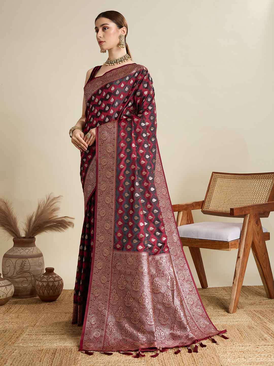 Urban Pallu Woven Design Silk Blend Party Saree