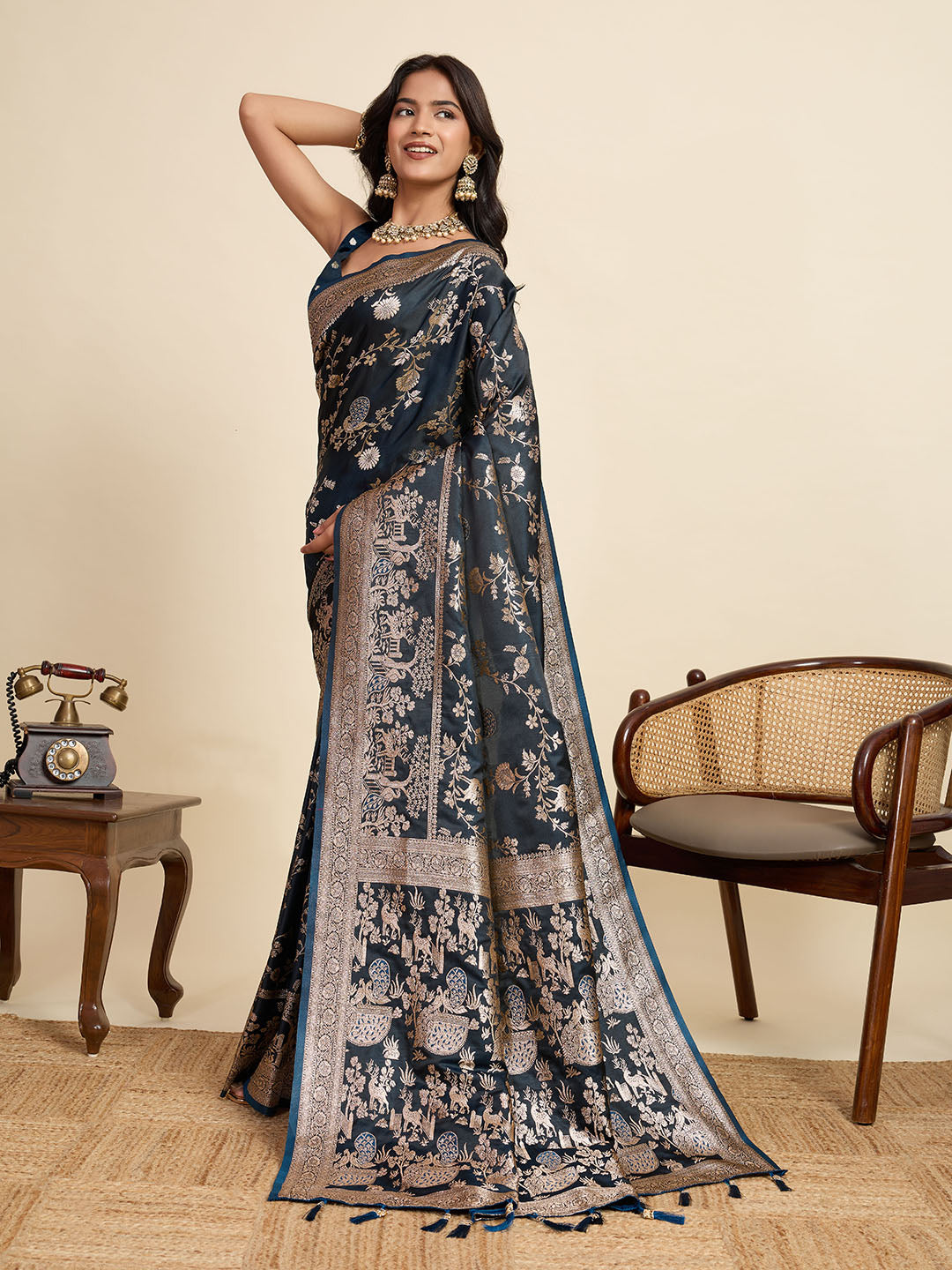 Urban Pallu Woven Design Silk Blend Party Saree