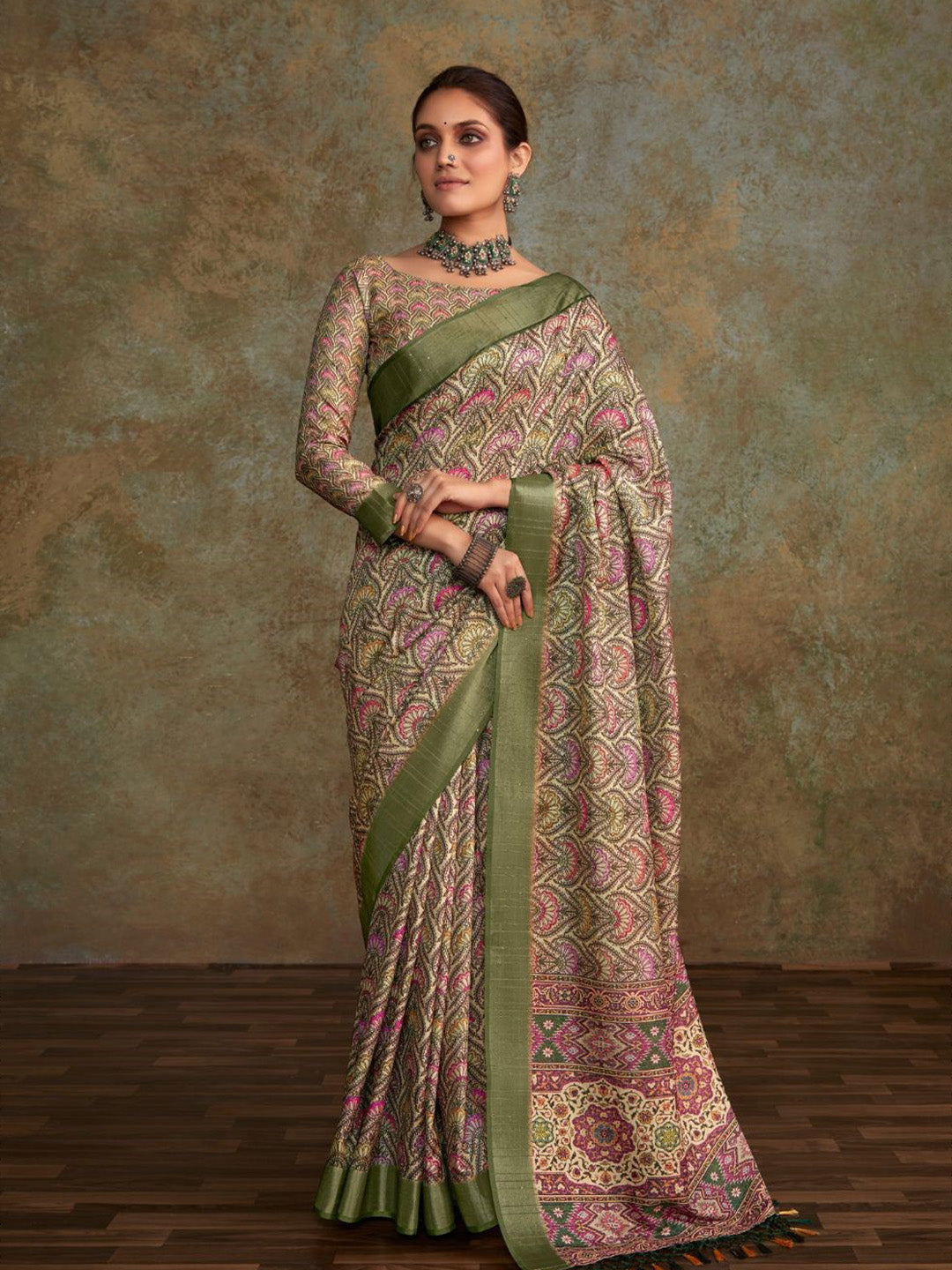 Urban Pallu Printed Silk Blend Daily Saree