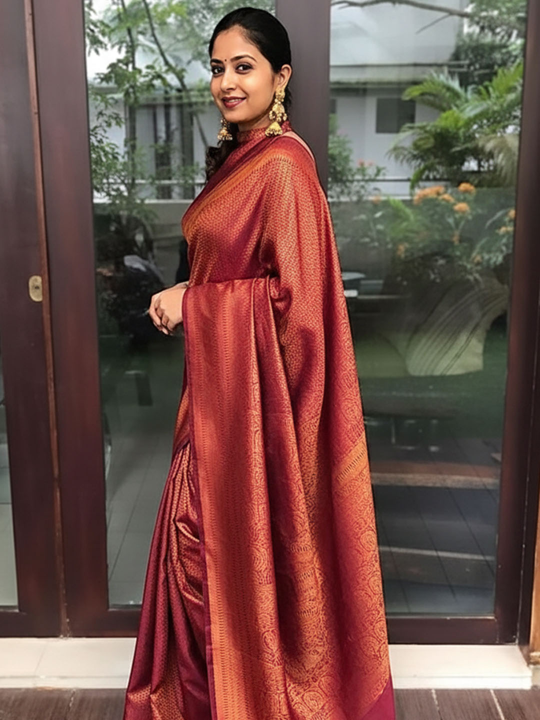 Urban Pallu Woven Design Silk Blend Traditional Saree