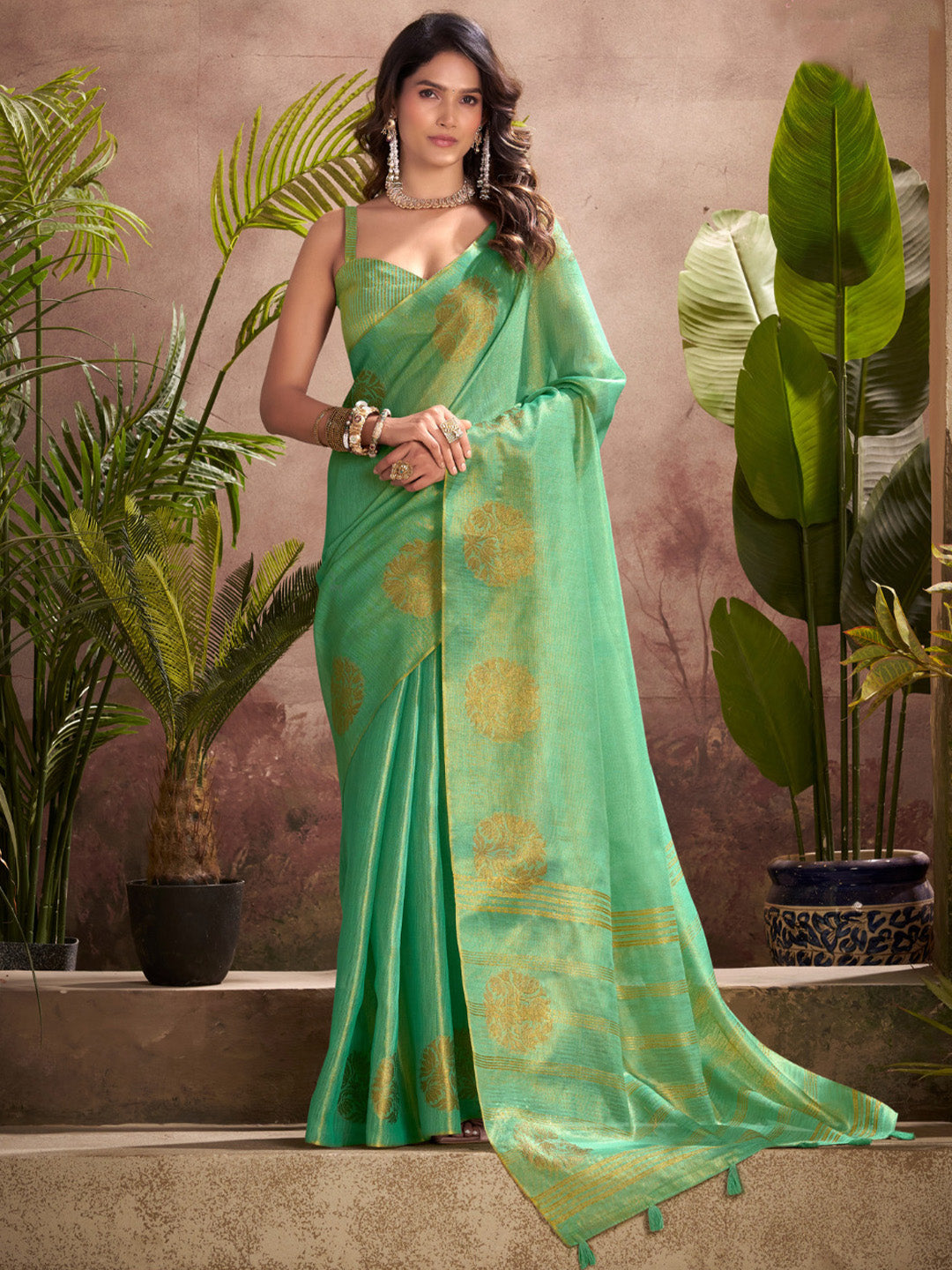 Urban Pallu Woven Design Silk Blend Traditional Saree