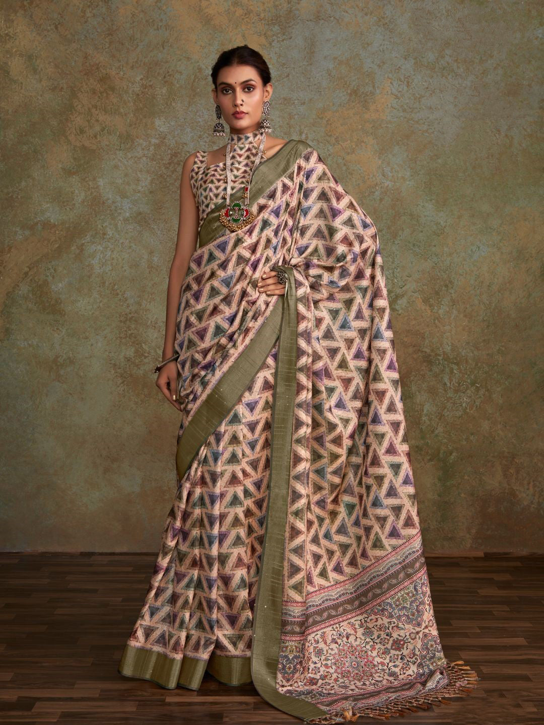 Urban Pallu Printed Silk Blend Daily Saree