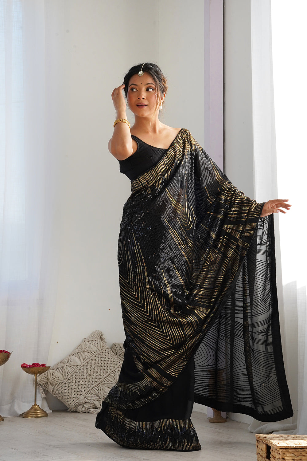 Urban Pallu Solid Poly Georgette Festive Saree