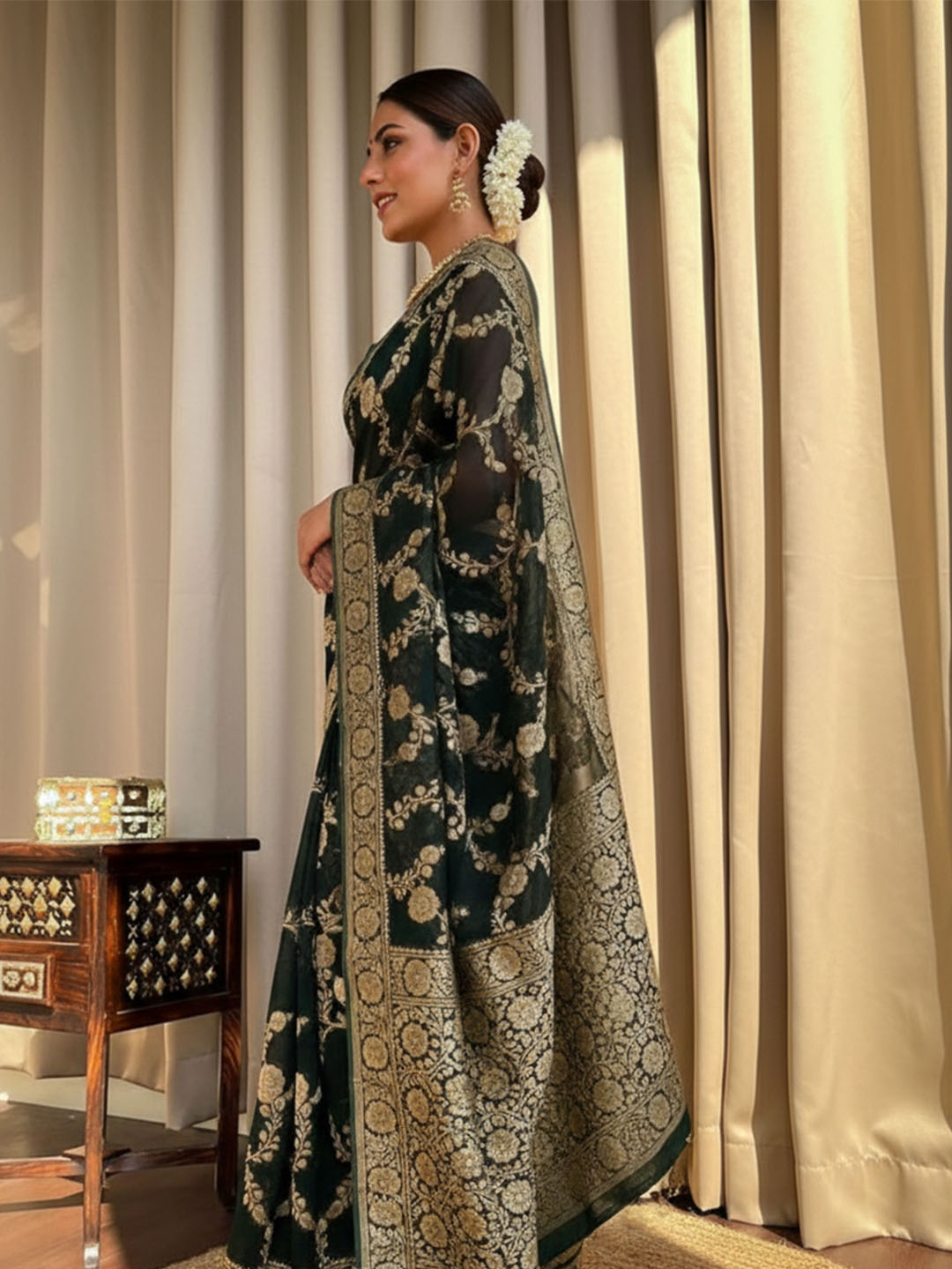 Urban Pallu Woven Design Silk Blend Traditional Saree