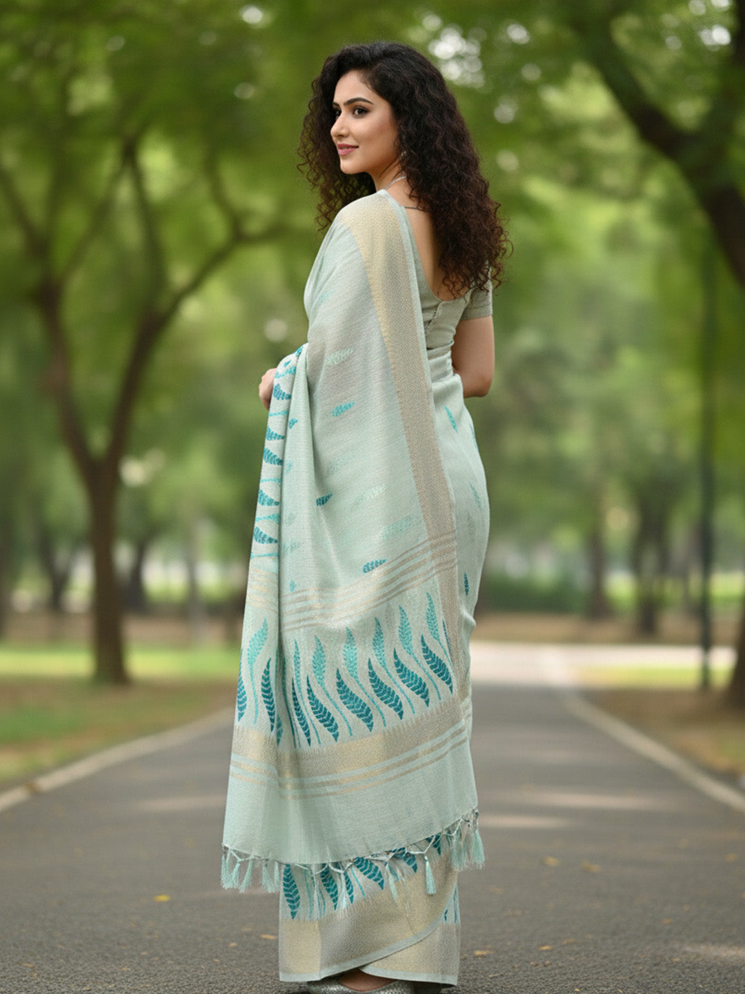 Urban Pallu Floral Sequinned Silk Blend Fusion Saree