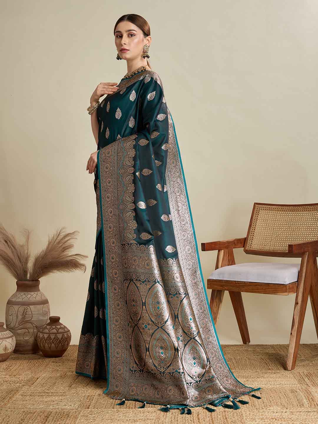 Urban Pallu Woven Design Silk Blend Party Saree