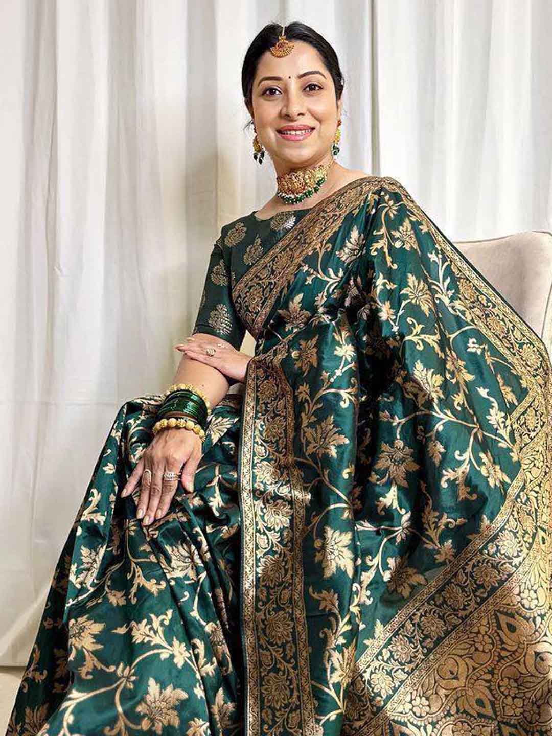 Urban Pallu Woven Design Silk Blend Traditional Saree