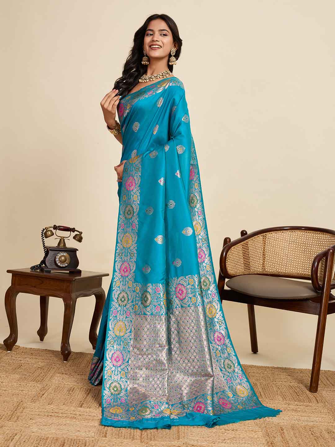 Urban Pallu Woven Design Silk Blend Party Saree