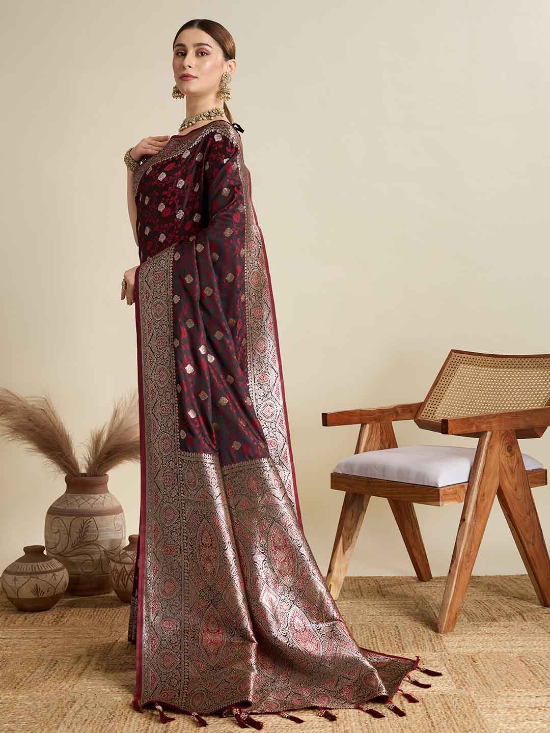 Urban Pallu Woven Design Silk Blend Party Saree