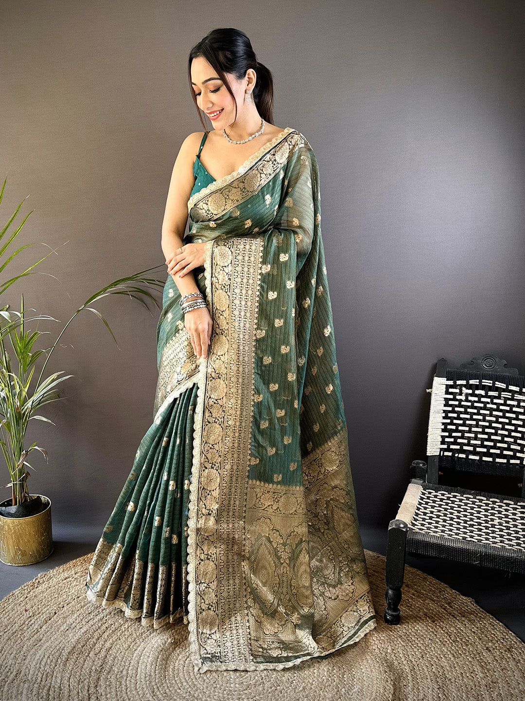 Urban Pallu Woven Design Silk Blend Traditional Saree