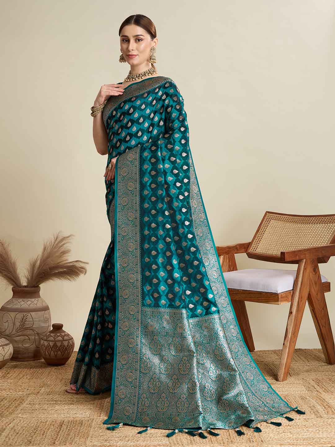 Urban Pallu Woven Design Silk Blend Party Saree