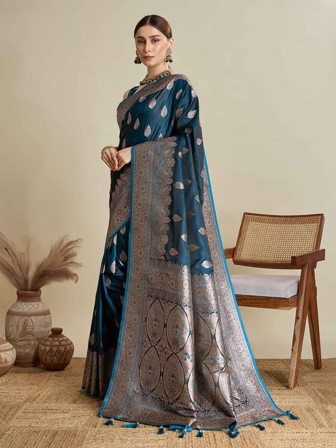 Urban Pallu Woven Design Silk Blend Party Saree