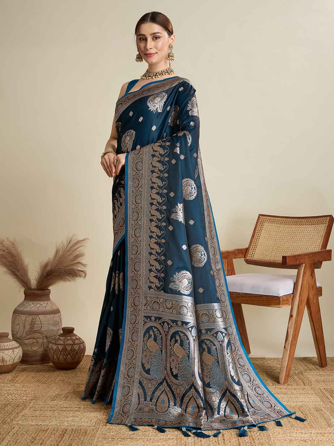 Urban Pallu Woven Design Silk Blend Party Saree