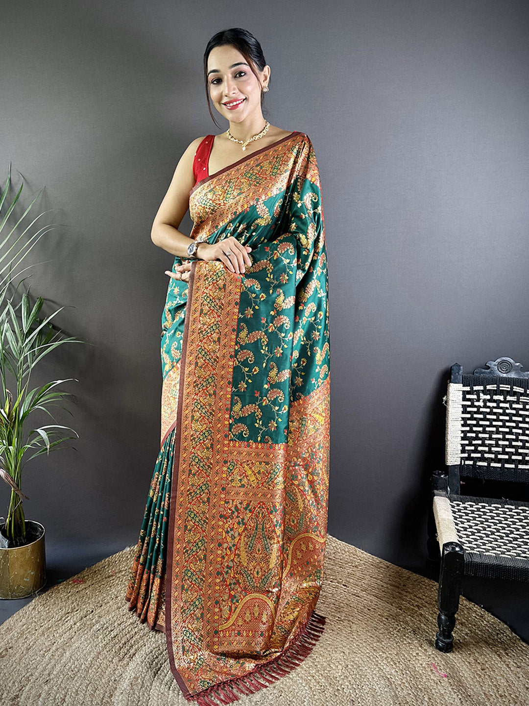 Urban Pallu Woven Design Silk Blend Traditional Saree